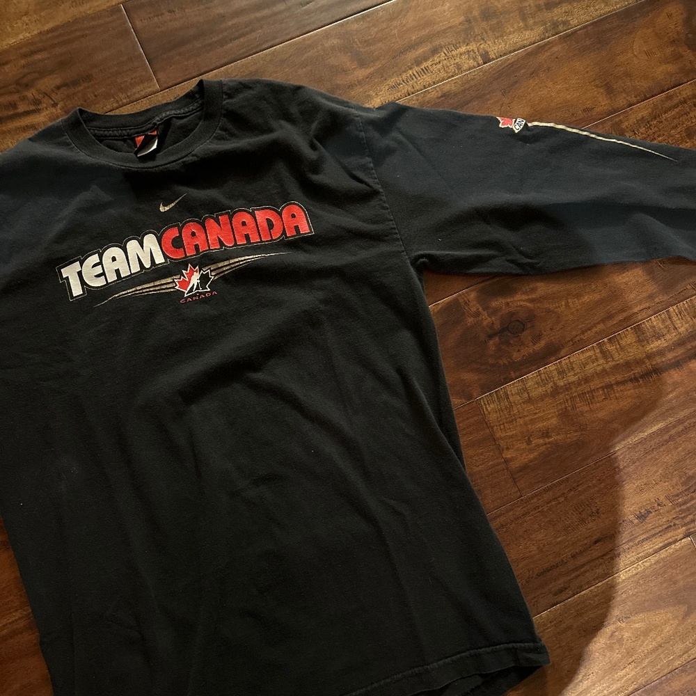 Vintage Nike team Canada centre swoosh made in Canada long sleeve